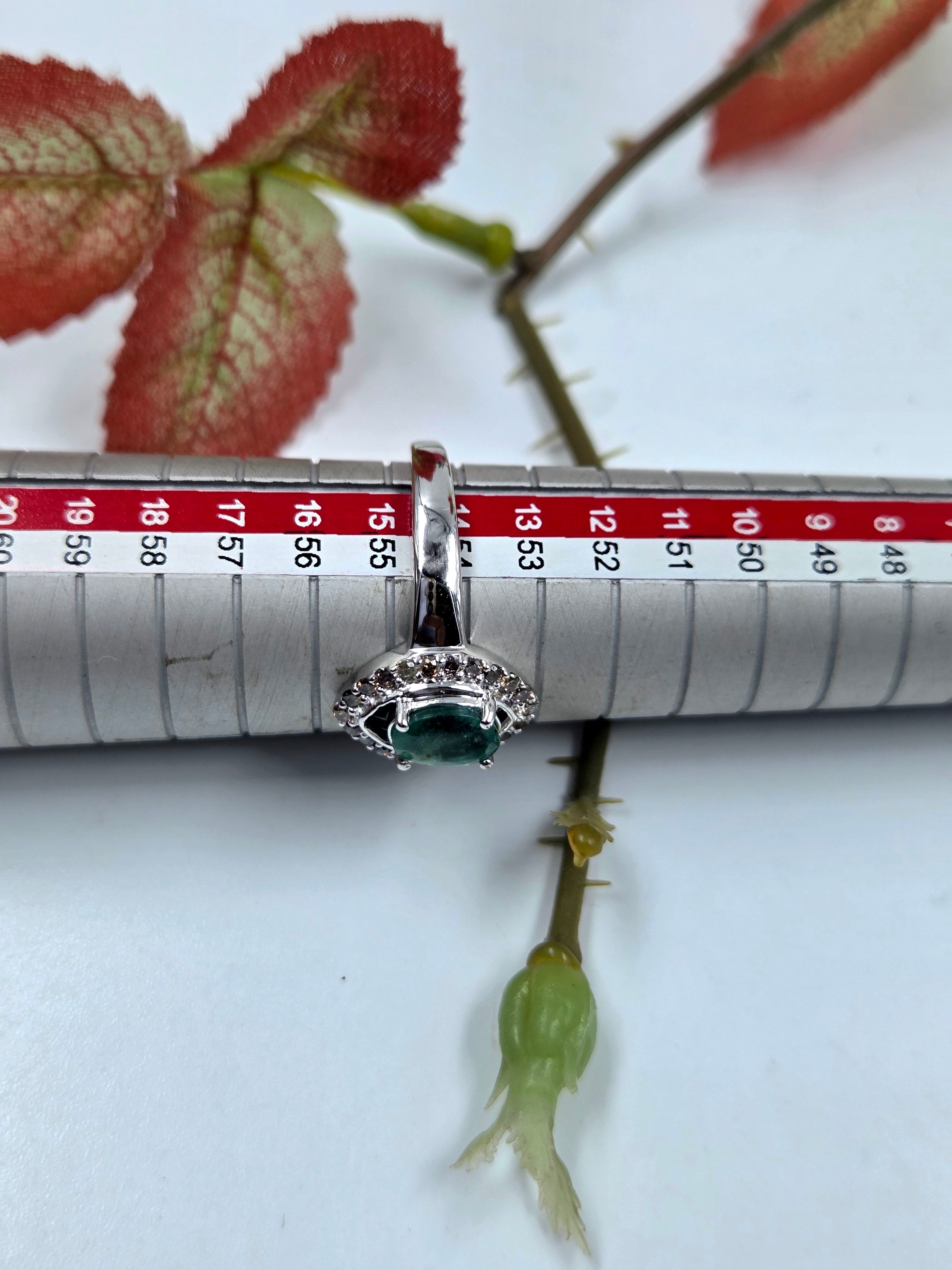 Natural Emerald & Natural Diamond Ring – Sterling Silver. (Ovo Shape)