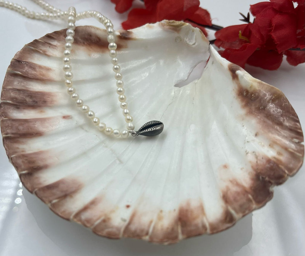 Freshwater Pearl Necklace in Sterling Silver Pendent & Lock
