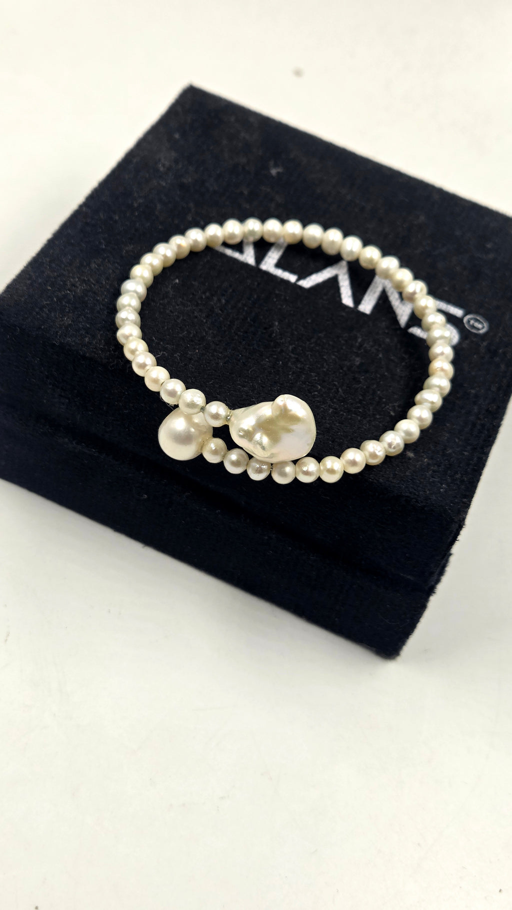 Freshwater Pearl Bracelet with Baroque Pearl