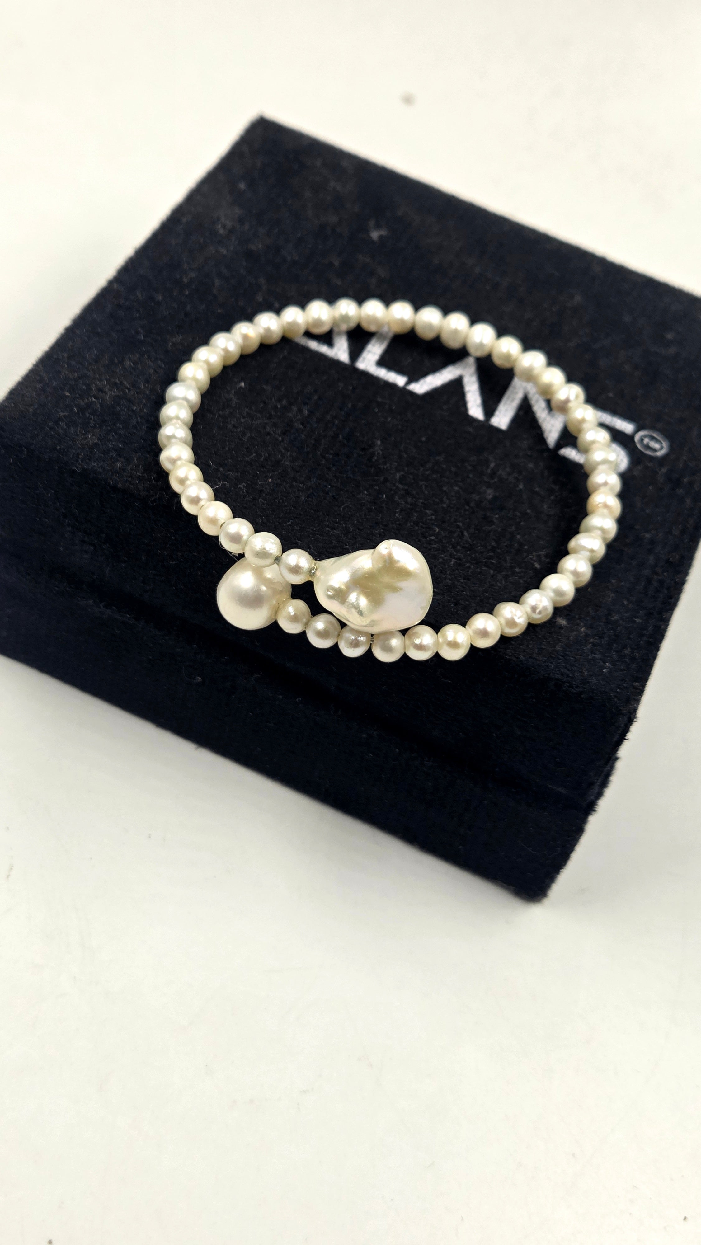 Freshwater Pearl Bracelet with Baroque Pearl