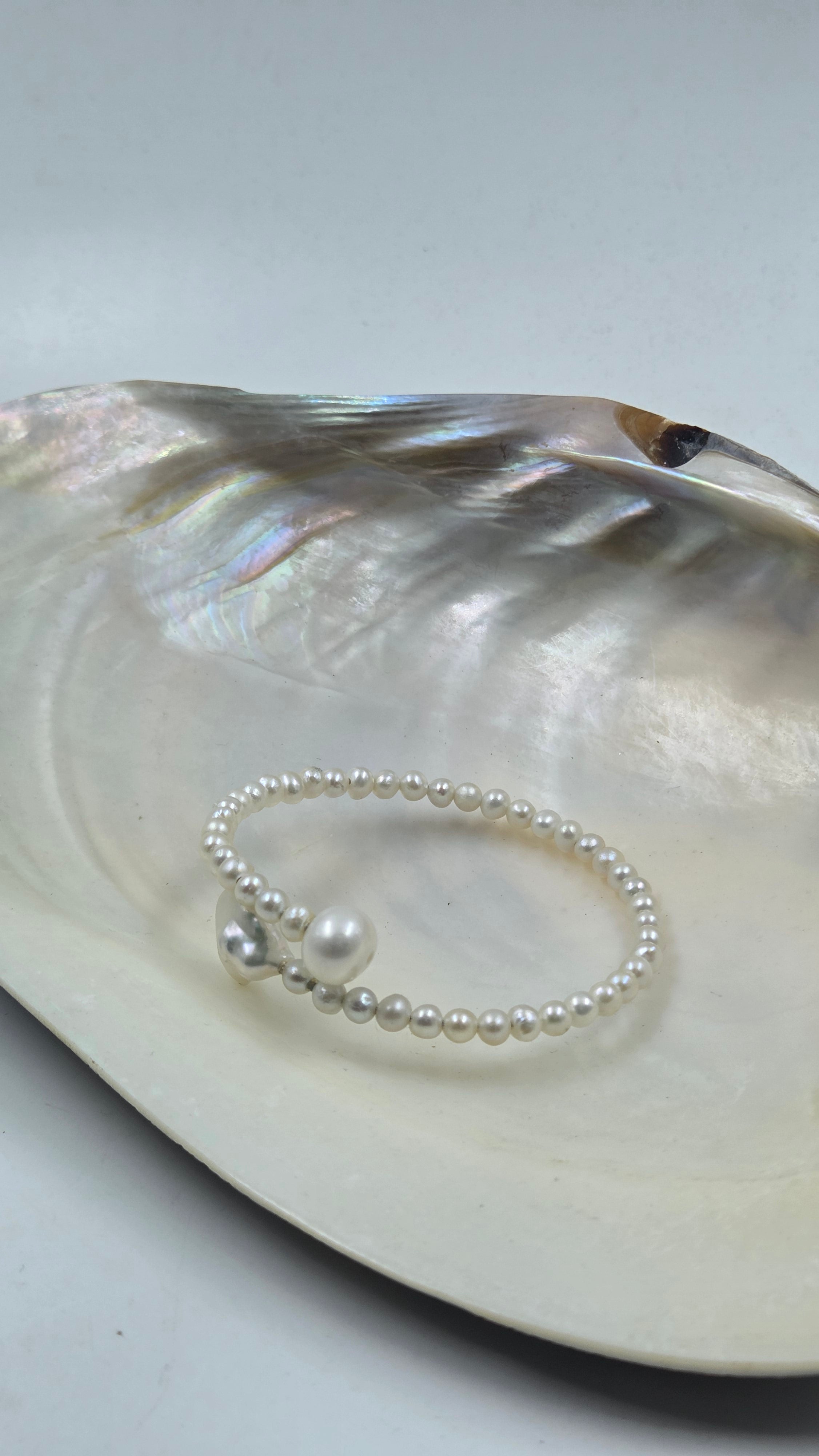 Freshwater Pearl Bracelet with Baroque Pearl