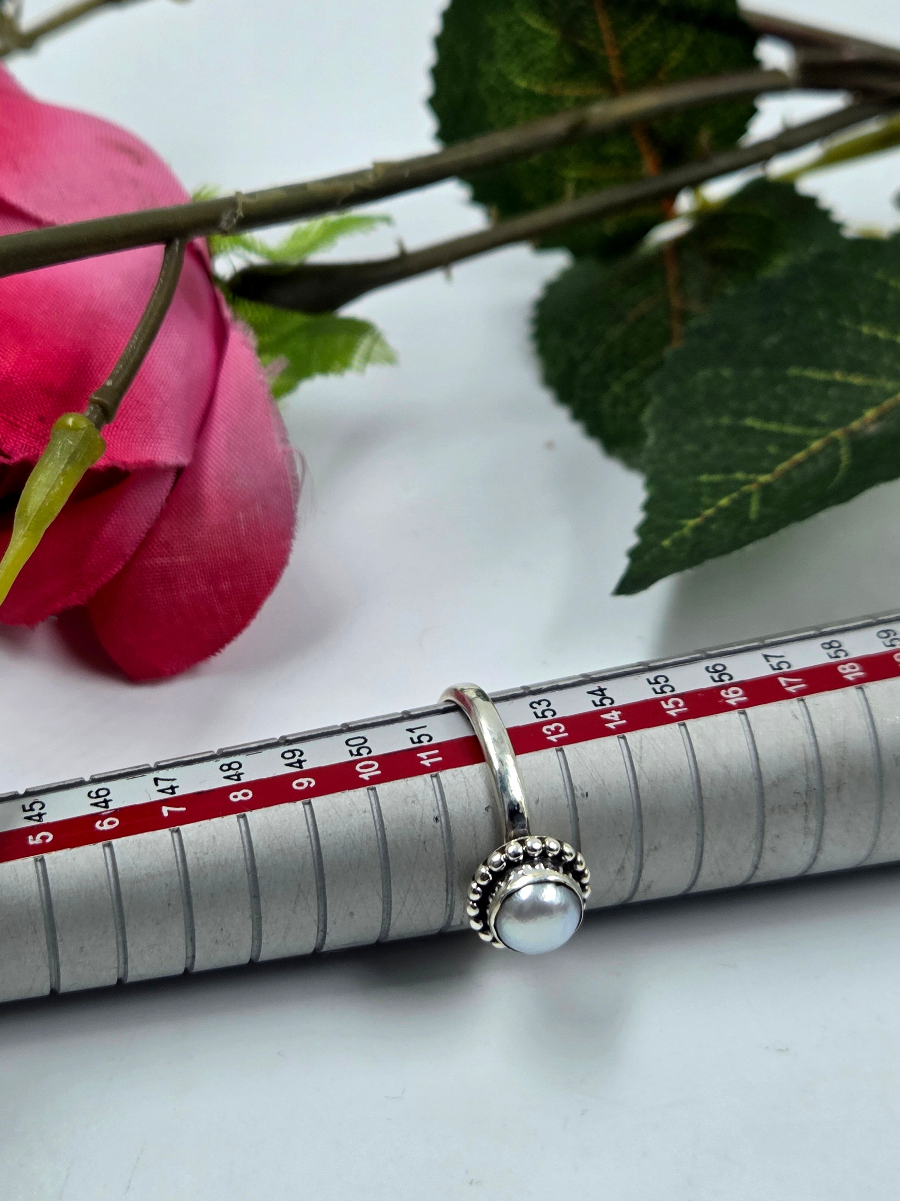 Sterling Silver Ring with Central Freshwater Pearl