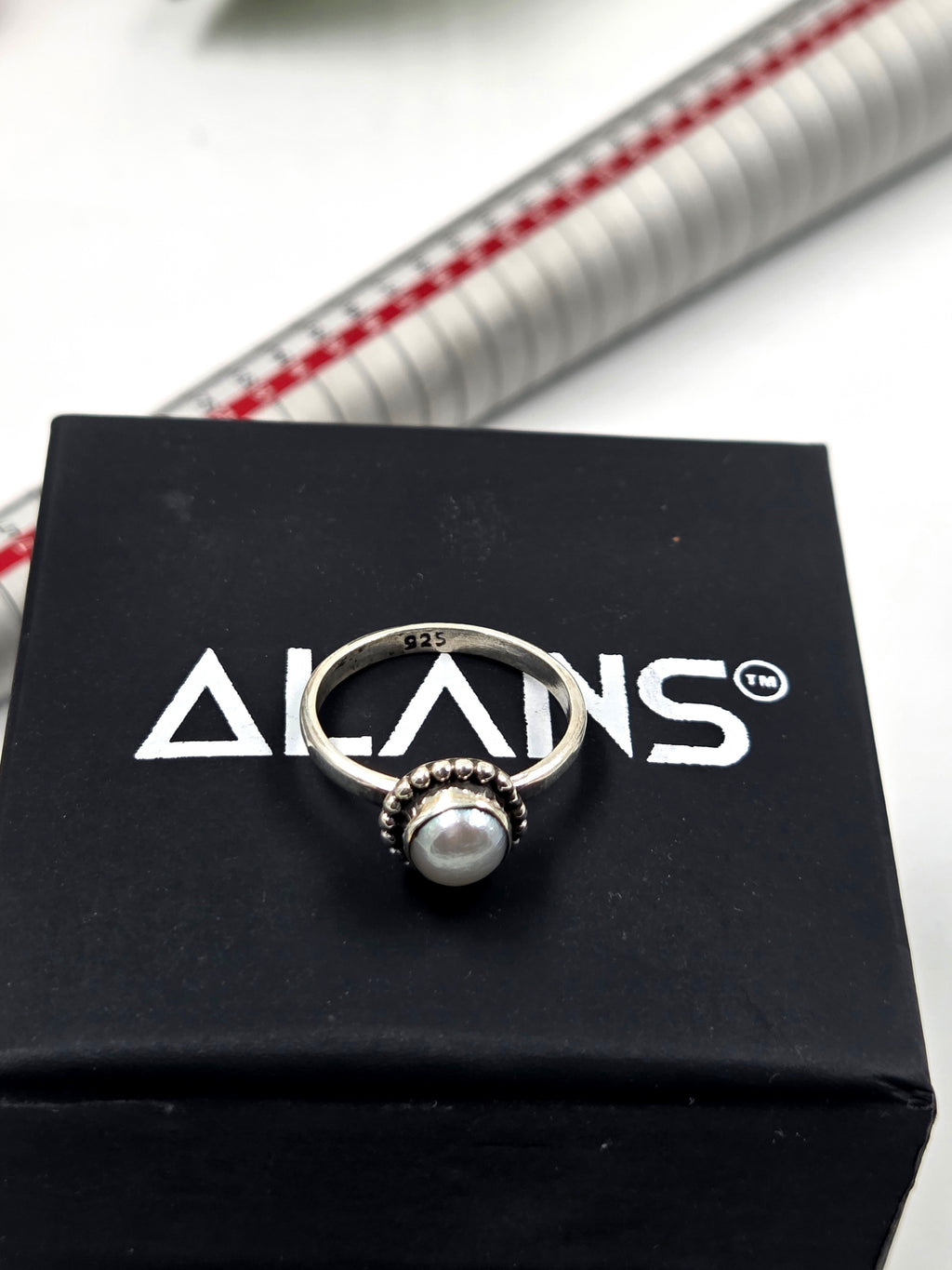 Sterling Silver Ring with Central Freshwater Pearl