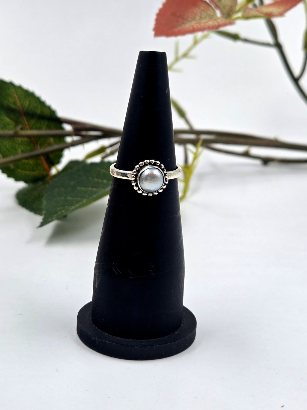 Sterling Silver Ring with Central Freshwater Pearl