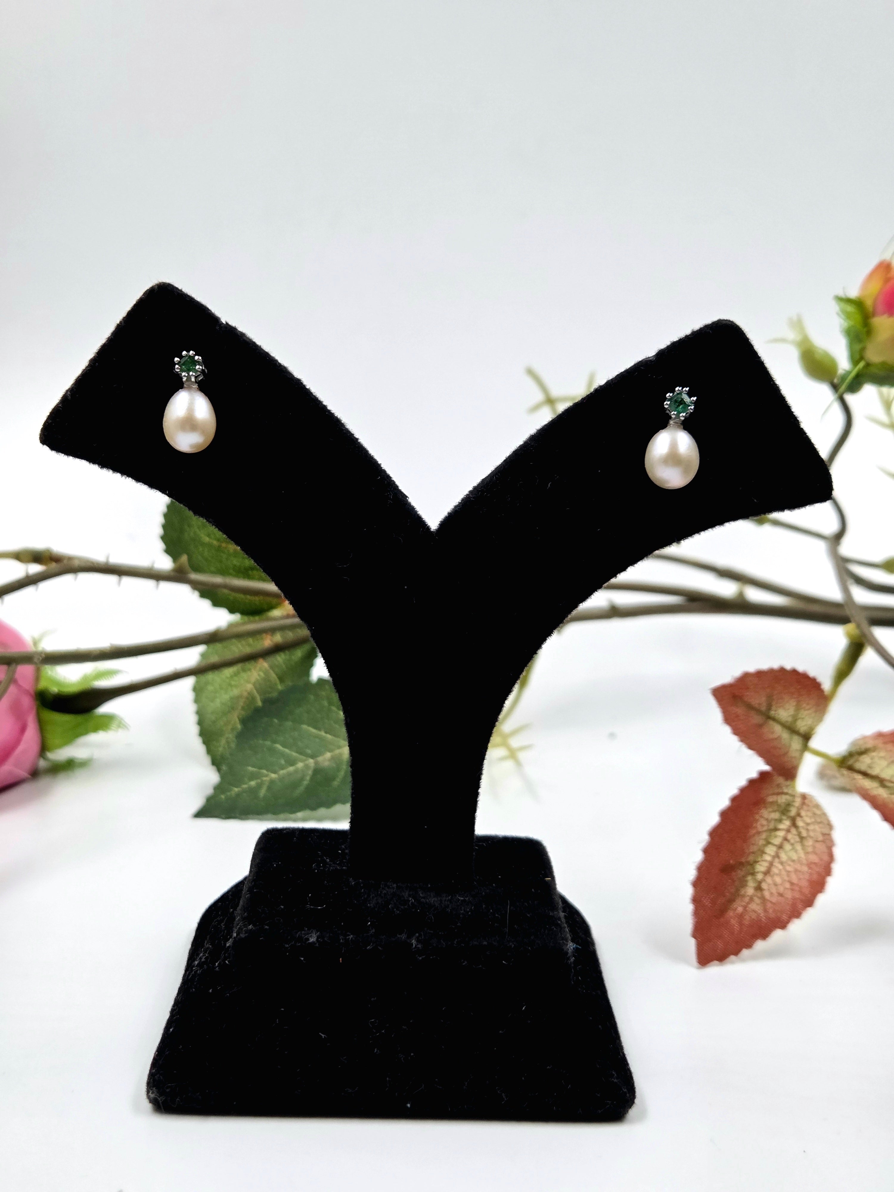 Emerald & Freshwater Pearl Set