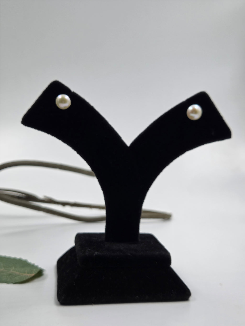 Freshwater Pearl Necklace with Stud Earrings in Sterling Silver