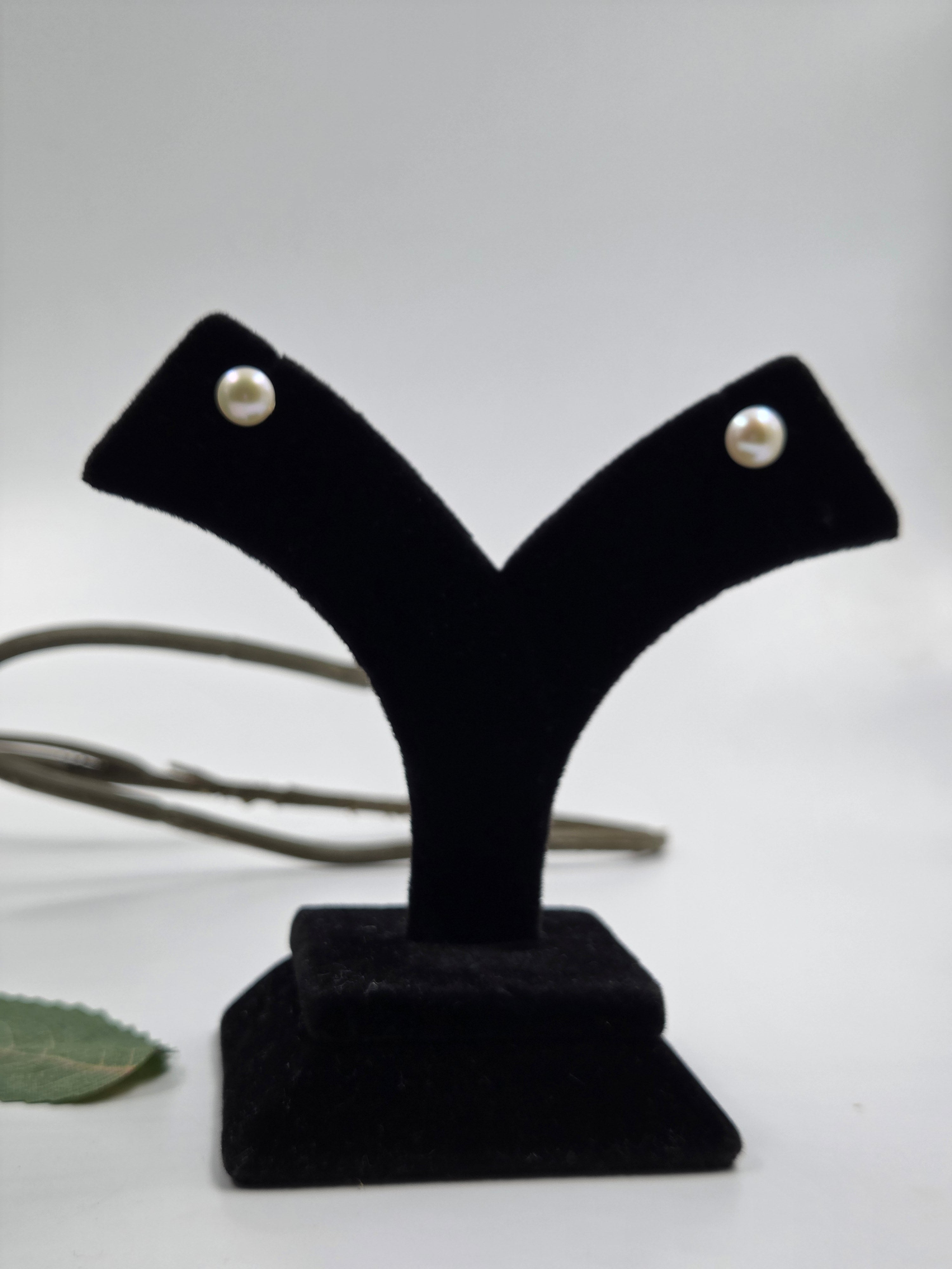 Freshwater Pearl Necklace with Stud Earrings in Sterling Silver
