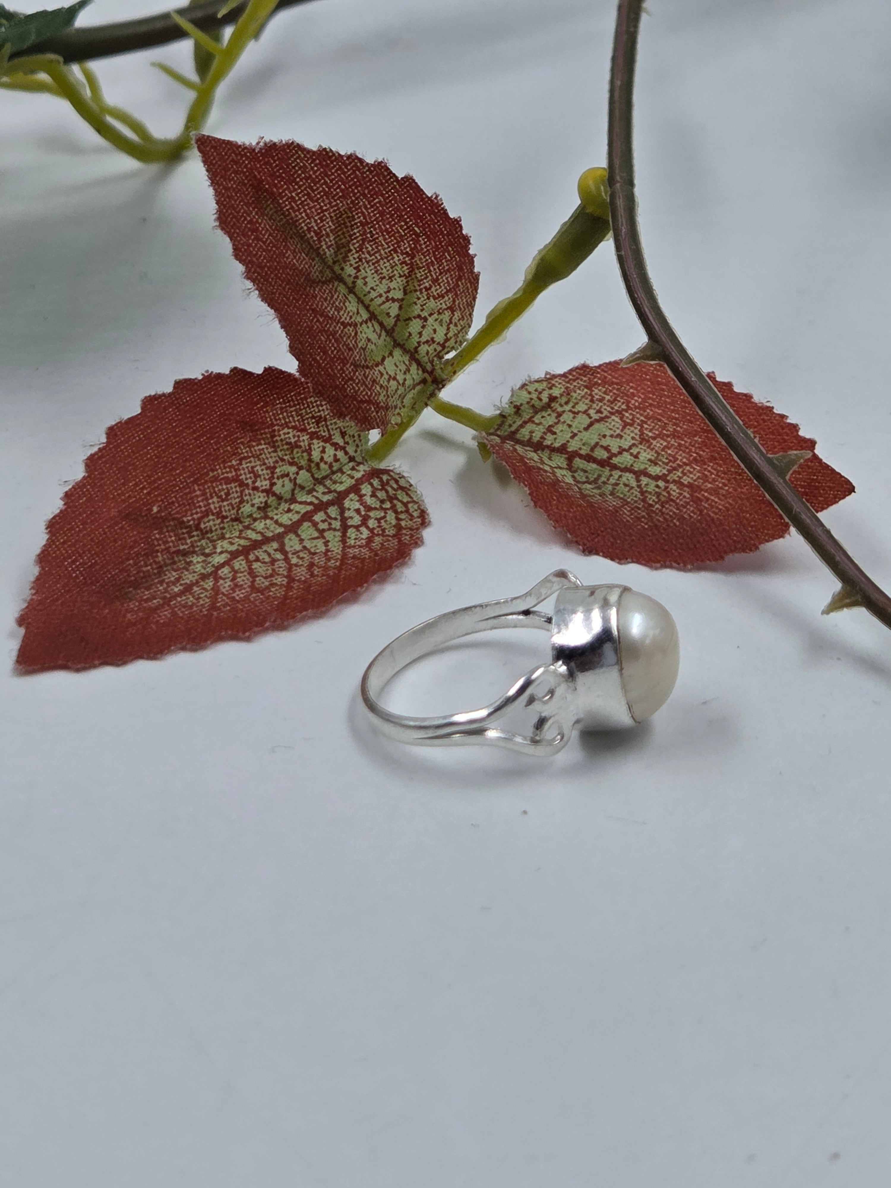 Pearl Center Ring in Sterling Silver