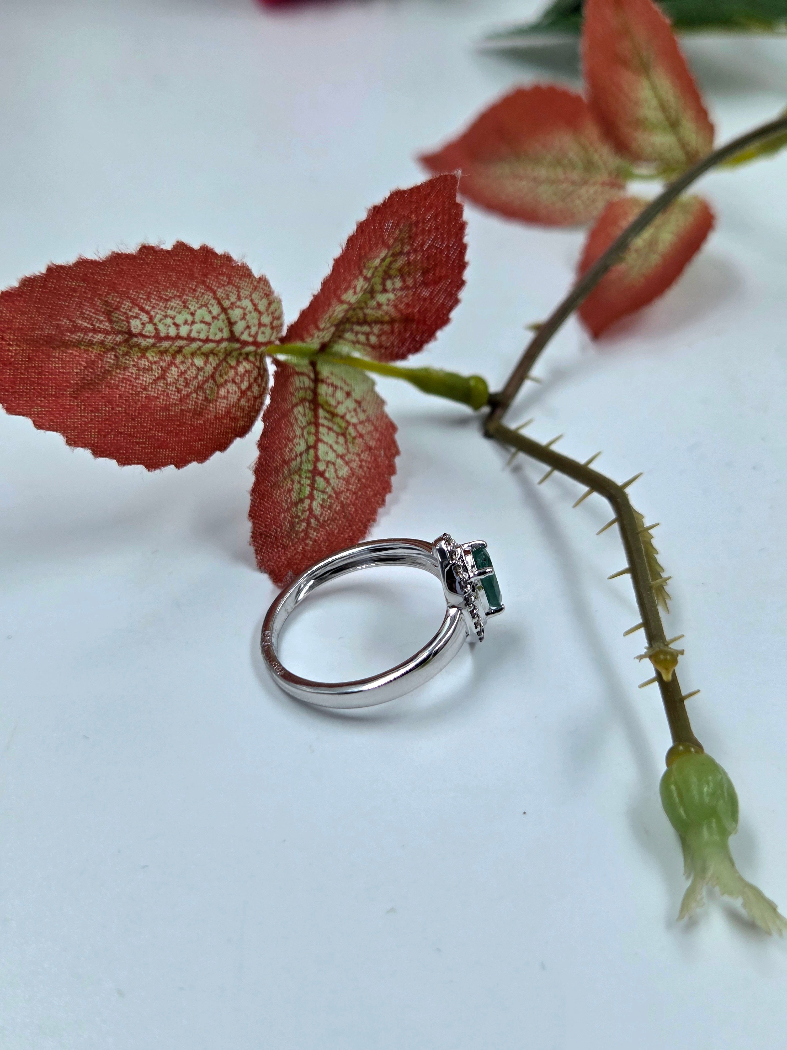 Natural Emerald & Natural Diamond Ring – Sterling Silver. (Ovo Shape)