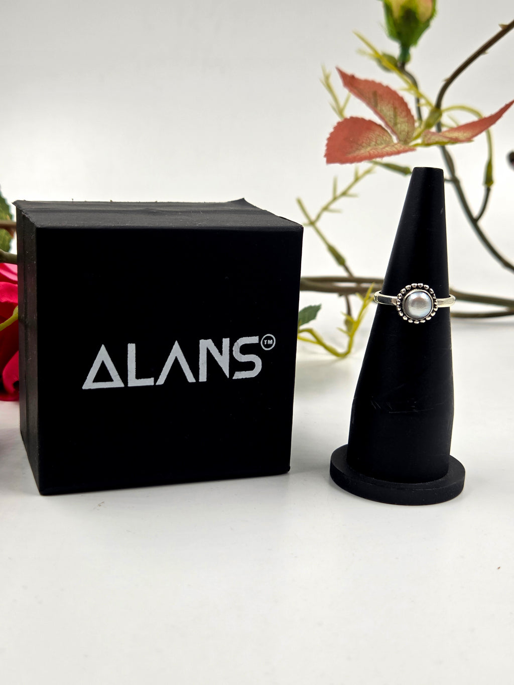 Sterling Silver Ring with Central Freshwater Pearl