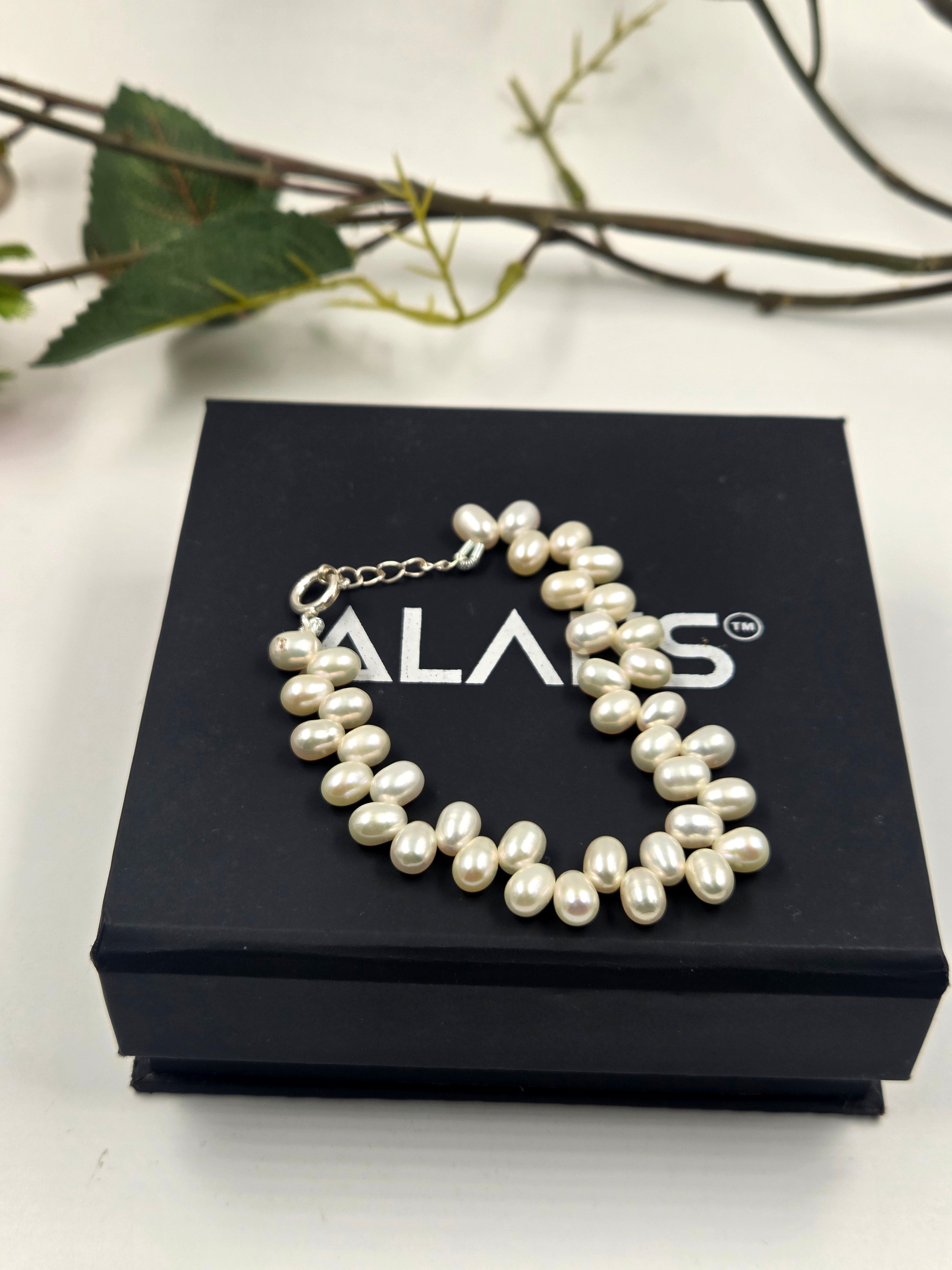 Luna Flow – Oval Freshwater Pearl Bracelet in Sterling Silver
