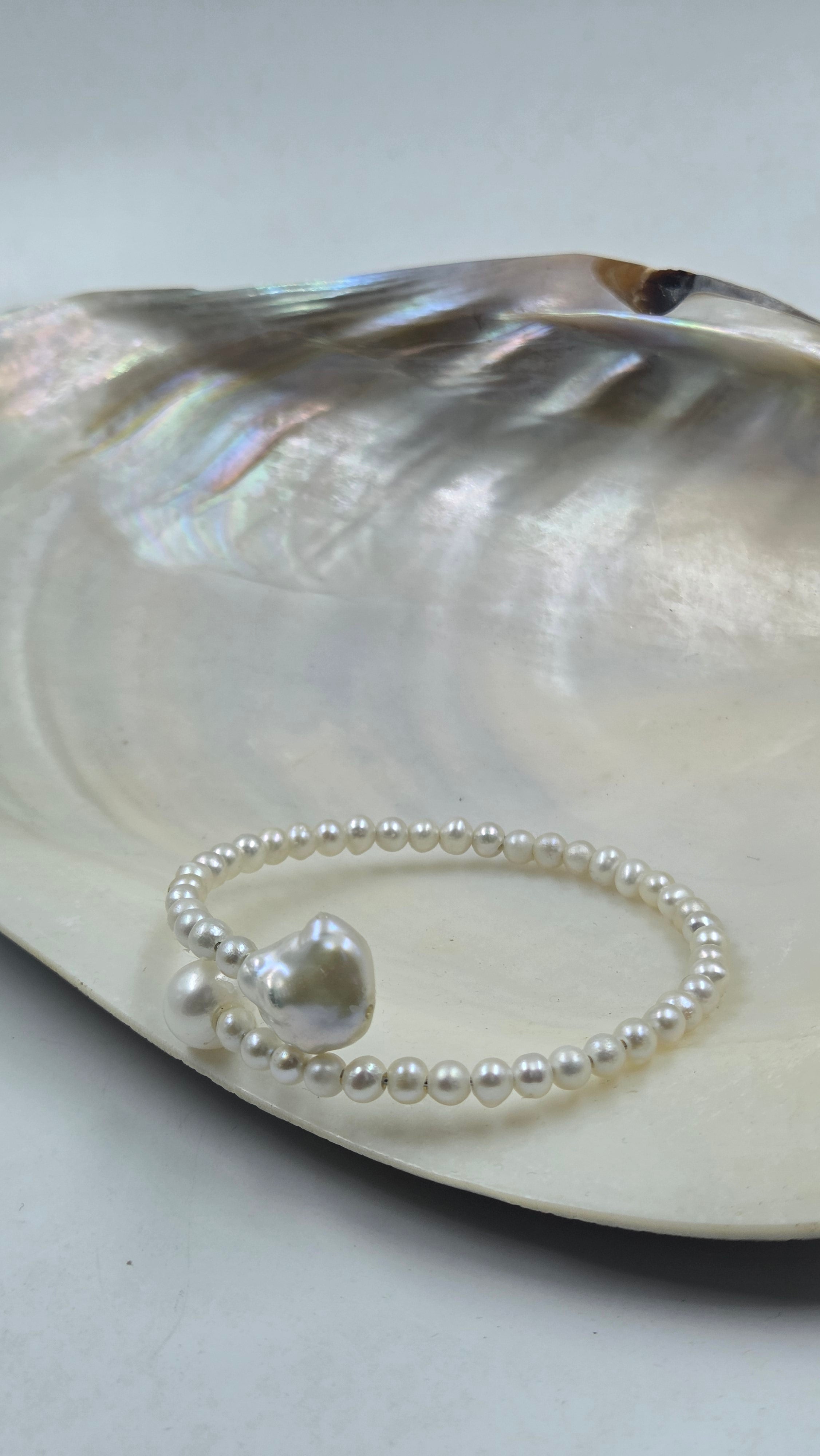 Freshwater Pearl Bracelet with Baroque Pearl