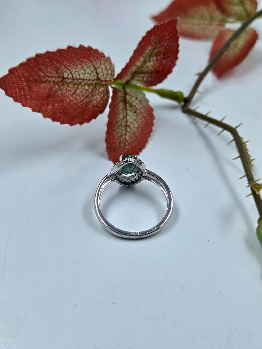 Natural Emerald & Natural Diamond Ring – Sterling Silver. (Ovo Shape)